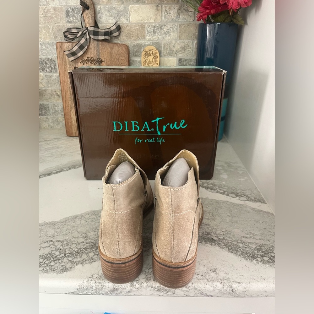 Diba True Caspian Women’s Booties Beige Suede Ankle Casual Boots- NIB - Picture 3 of 4